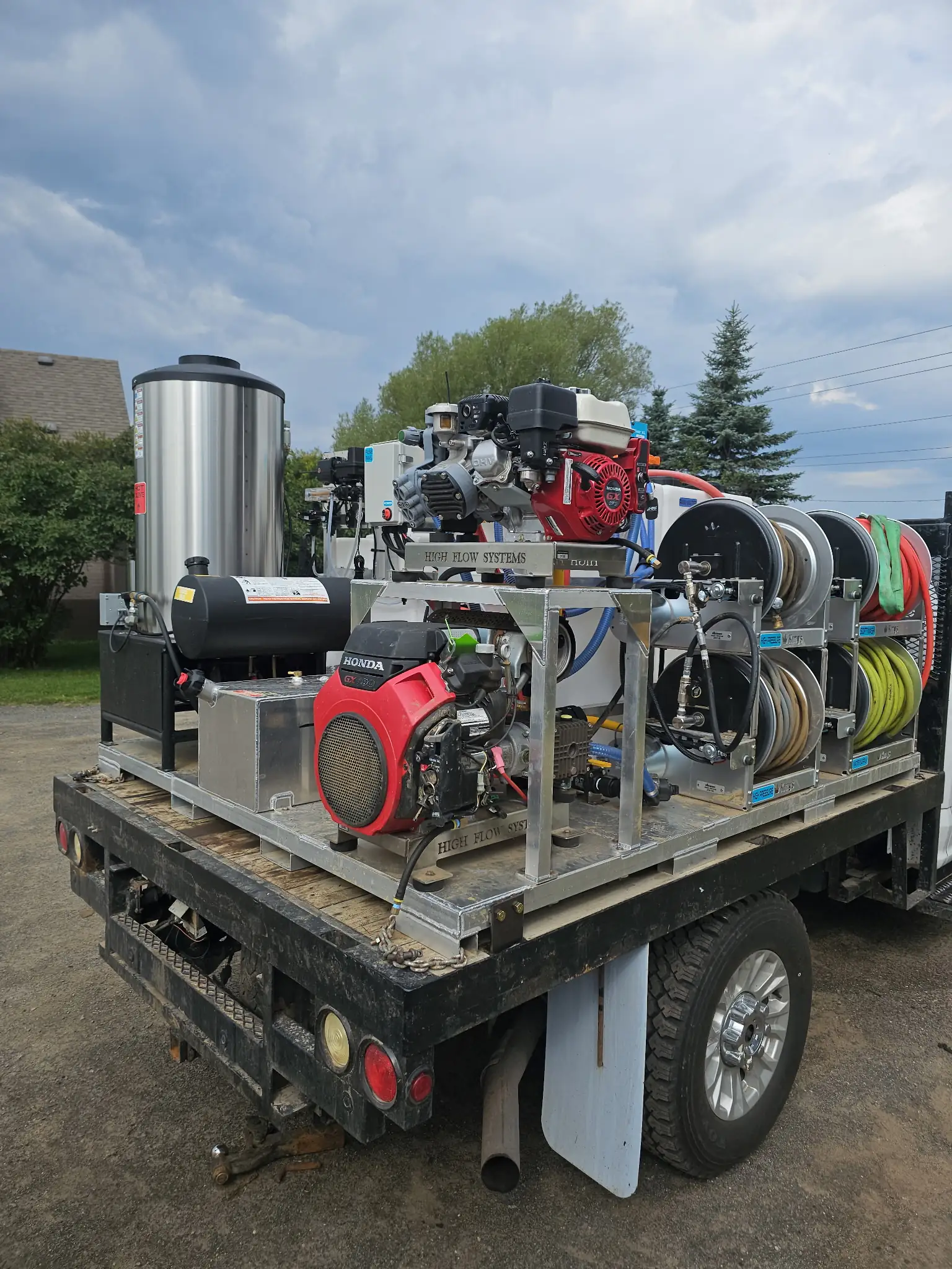 CCMZ Power Wash mobile fleet washing rig — industrial pressure washing, hot water, 1300 gal capacity, on-site equipment washing in Thunder Bay